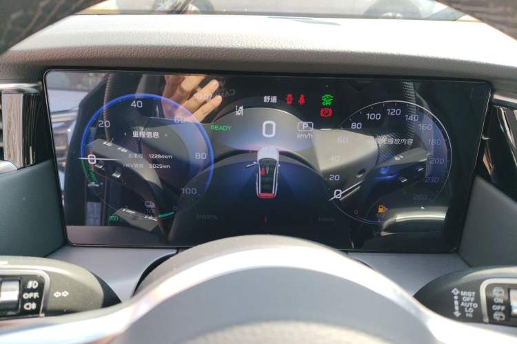 Used Hongqi HS7 PHEV 2024 2.0T PHEV Four-Wheel Drive Flagship Edition 7 Seats Instrument Cluster