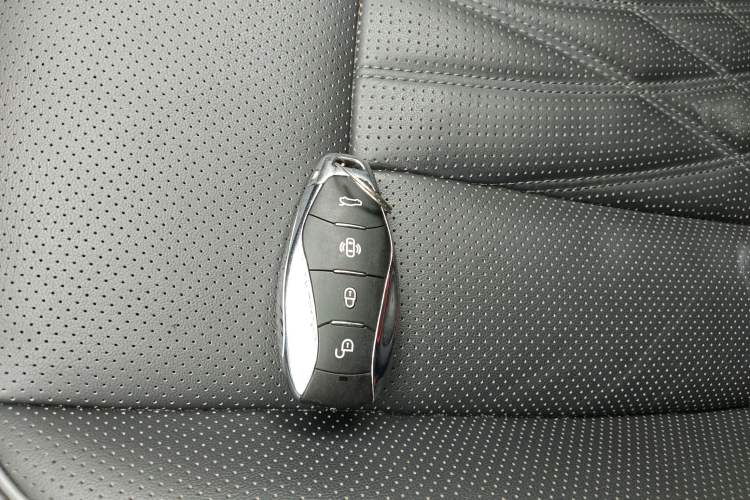 Used Hongqi HS7 PHEV 2024 2.0T PHEV Four-Wheel Drive Flagship Edition 6 Seats Interior 1