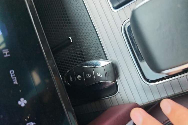 Used Hongqi HS7 PHEV 2024 2.0T PHEV Four-Wheel Drive Flagship Edition 6 Seats Interior 1