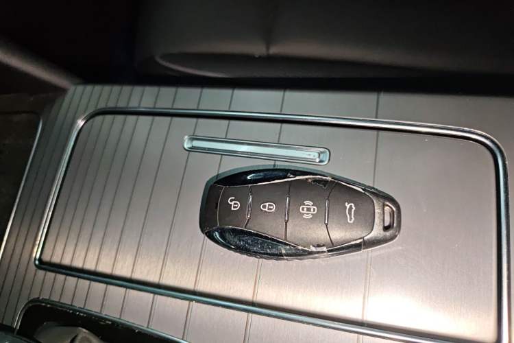 Used Hongqi HS7 PHEV 2024 2.0T PHEV Four-Wheel Drive Flagship Edition 6 Seats Interior 1