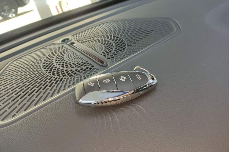 Used Hongqi HS7 PHEV 2024 2.0T PHEV Four-Wheel Drive Flagship Edition 6 Seats Interior 1