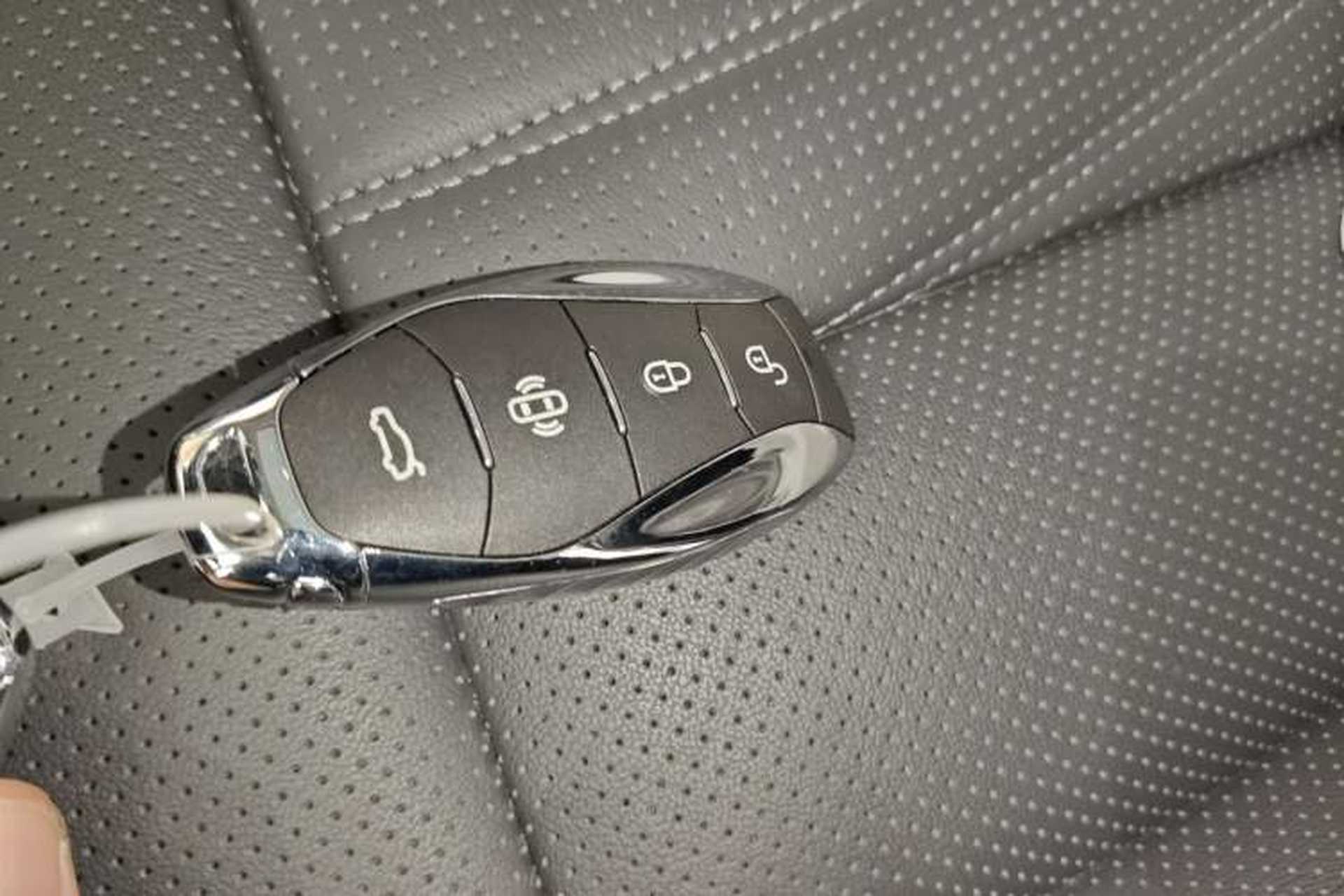 Used Hongqi HS7 PHEV 2024 2.0T PHEV Two-Wheel Drive Flagship Edition 6 Seats Interior 1