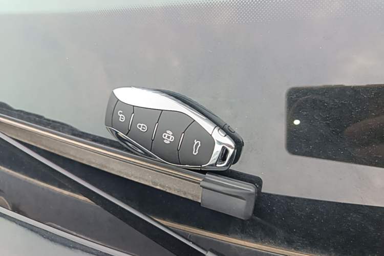 Used Hongqi HS7 PHEV 2024 2.0T PHEV Four-Wheel Drive Flagship Edition 7 Seats Interior 1