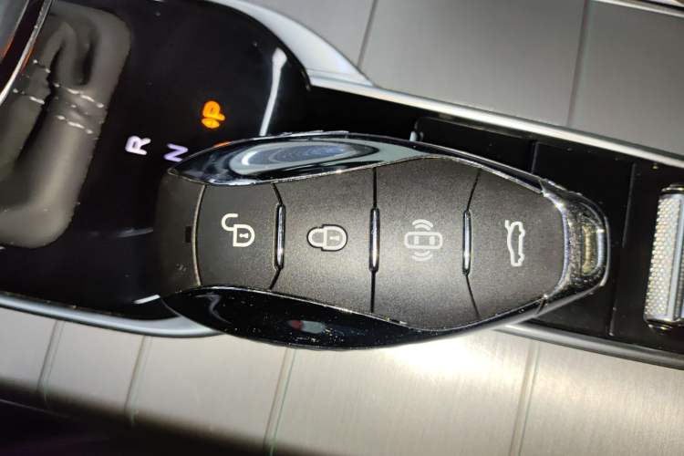 Used Hongqi HS7 PHEV 2024 2.0T PHEV Four-Wheel Drive Flagship Edition 6 Seats Interior 1