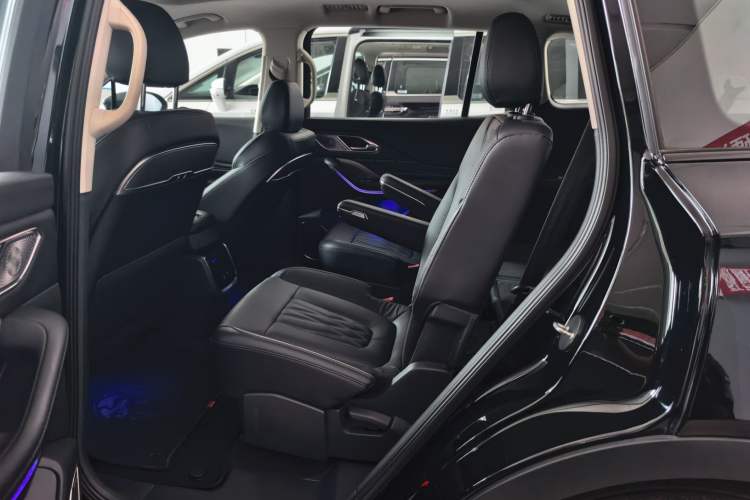 Used Hongqi HS7 PHEV 2024 2.0T PHEV Four-Wheel Drive Flagship Edition 6 Seats Interior 1