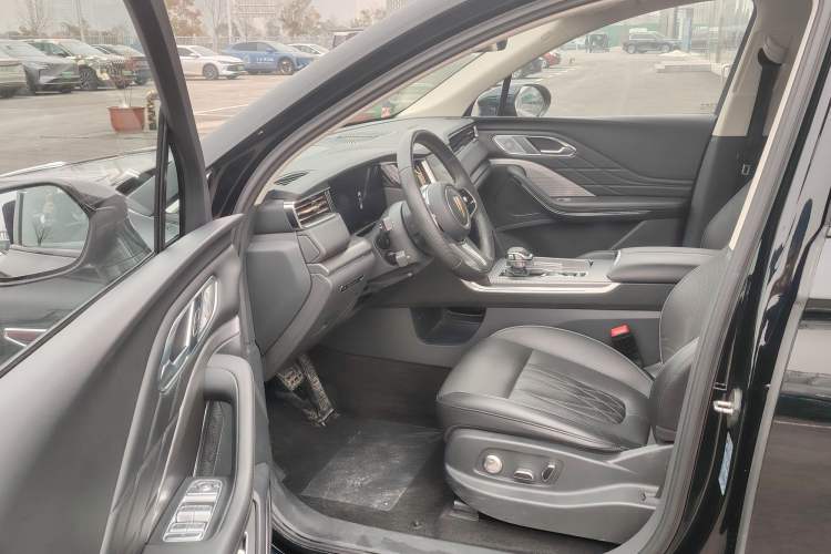 Used Hongqi HS7 PHEV 2024 2.0T PHEV Four-Wheel Drive Flagship Edition 6 Seats Interior 2