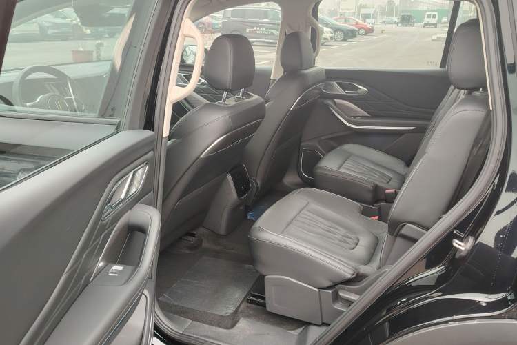 Used Hongqi HS7 PHEV 2024 2.0T PHEV Four-Wheel Drive Flagship Edition 6 Seats Interior 3