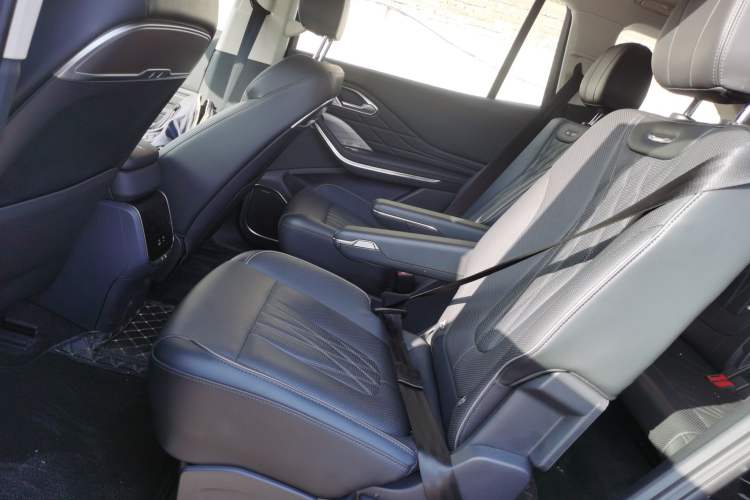 Used Hongqi HS7 PHEV 2024 2.0T PHEV Four-Wheel Drive Flagship Edition 6 Seats Interior 4