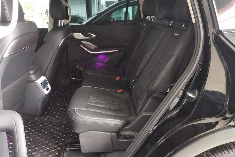 Used Hongqi HS7 PHEV 2024 2.0T PHEV Four-Wheel Drive Flagship Edition 7 Seats Interior 4