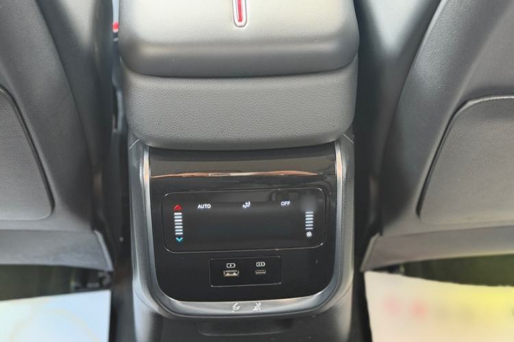 Used Hongqi HS7 PHEV 2024 2.0T PHEV Four-Wheel Drive Flagship Edition 7 Seats Interior 5