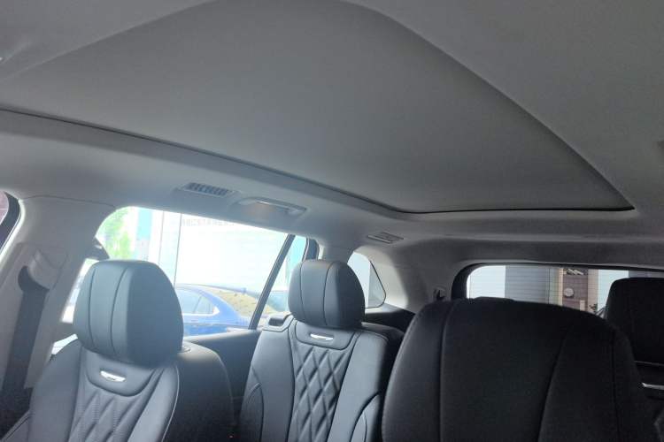 Used Hongqi HS7 PHEV 2024 2.0T PHEV Four-Wheel Drive Flagship Edition 7 Seats Interior 5