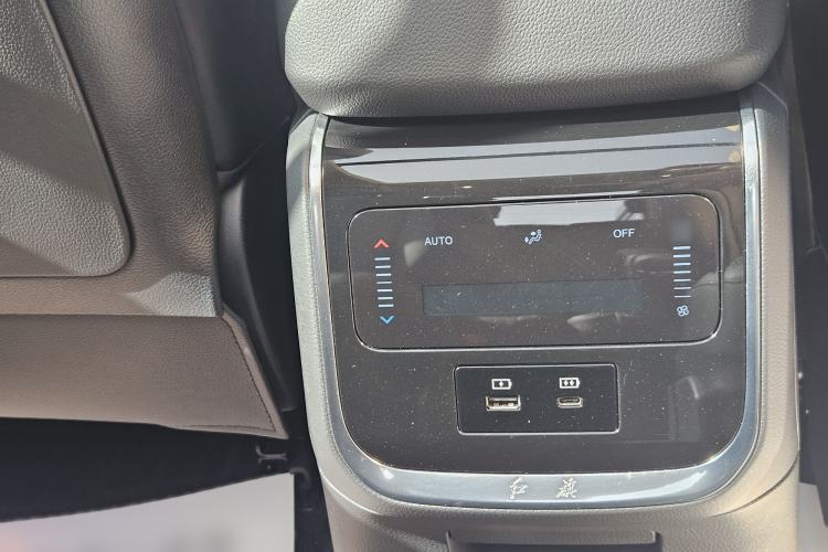 Used Hongqi HS7 PHEV 2024 2.0T PHEV Four-Wheel Drive Flagship Edition 6 Seats Interior 7