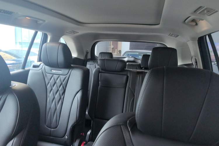 Used Hongqi HS7 PHEV 2024 2.0T PHEV Four-Wheel Drive Flagship Edition 7 Seats Interior 8