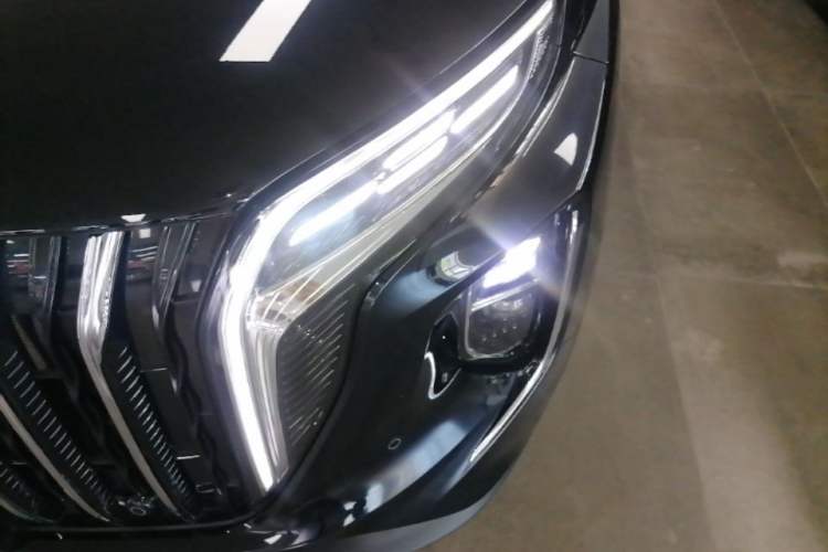 Used Hongqi HS7 PHEV 2024 2.0T PHEV Four-Wheel Drive Flagship Edition 6 Seats Left Front Headlight