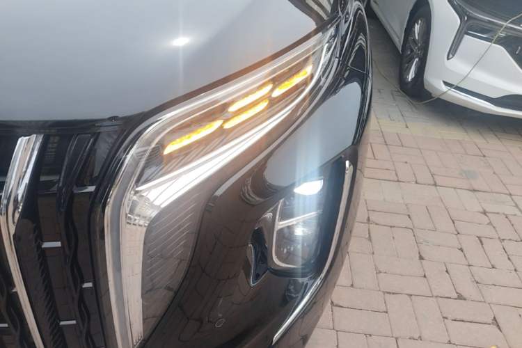 Used Hongqi HS7 PHEV 2024 2.0T PHEV Four-Wheel Drive Flagship Edition 6 Seats Left Front Headlight