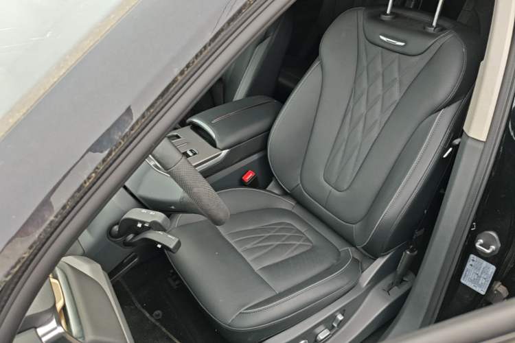Used Hongqi HS7 PHEV 2024 2.0T PHEV Four-Wheel Drive Flagship Edition 6 Seats Left Front Seat