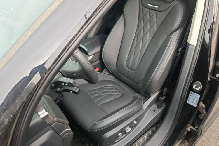 Used Hongqi HS7 PHEV 2024 2.0T PHEV Four-Wheel Drive Flagship Edition 7 Seats Left Front Seat