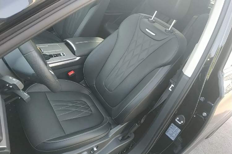 Used Hongqi HS7 PHEV 2024 2.0T PHEV Four-Wheel Drive Flagship Edition 6 Seats Left Front Seat