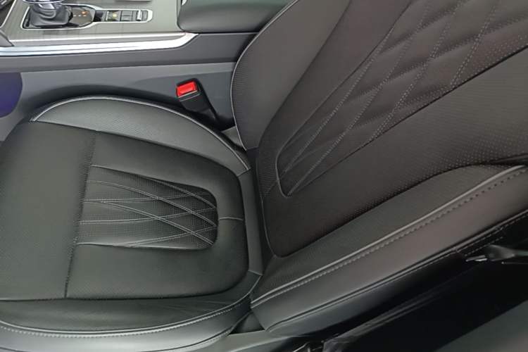 Used Hongqi HS7 PHEV 2024 2.0T PHEV Four-Wheel Drive Flagship Edition 6 Seats Left Front Seat