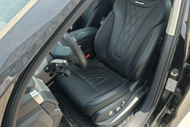 Used Hongqi HS7 PHEV 2024 2.0T PHEV Four-Wheel Drive Flagship Edition 7 Seats Left Front Seat