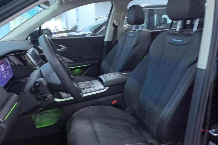 Used Hongqi HS7 PHEV 2024 2.0T PHEV Four-Wheel Drive Flagship Edition 7 Seats Left Front Seat
