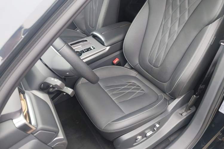 Used Hongqi HS7 PHEV 2024 2.0T PHEV Four-Wheel Drive Flagship Edition 6 Seats Left Front Seat