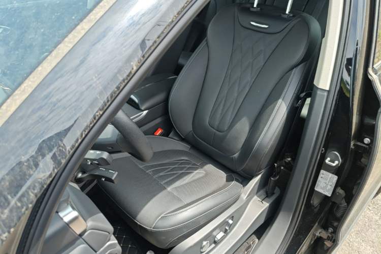 Used Hongqi HS7 PHEV 2024 2.0T PHEV Four-Wheel Drive Flagship Edition 7 Seats Left Front Seat