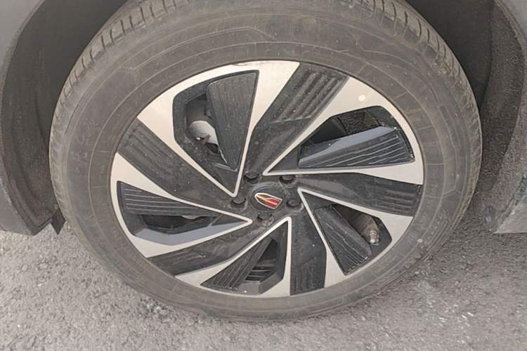 Used Hongqi HS7 PHEV 2024 2.0T PHEV Four-Wheel Drive Flagship Edition 7 Seats Left Front Wheel Hub