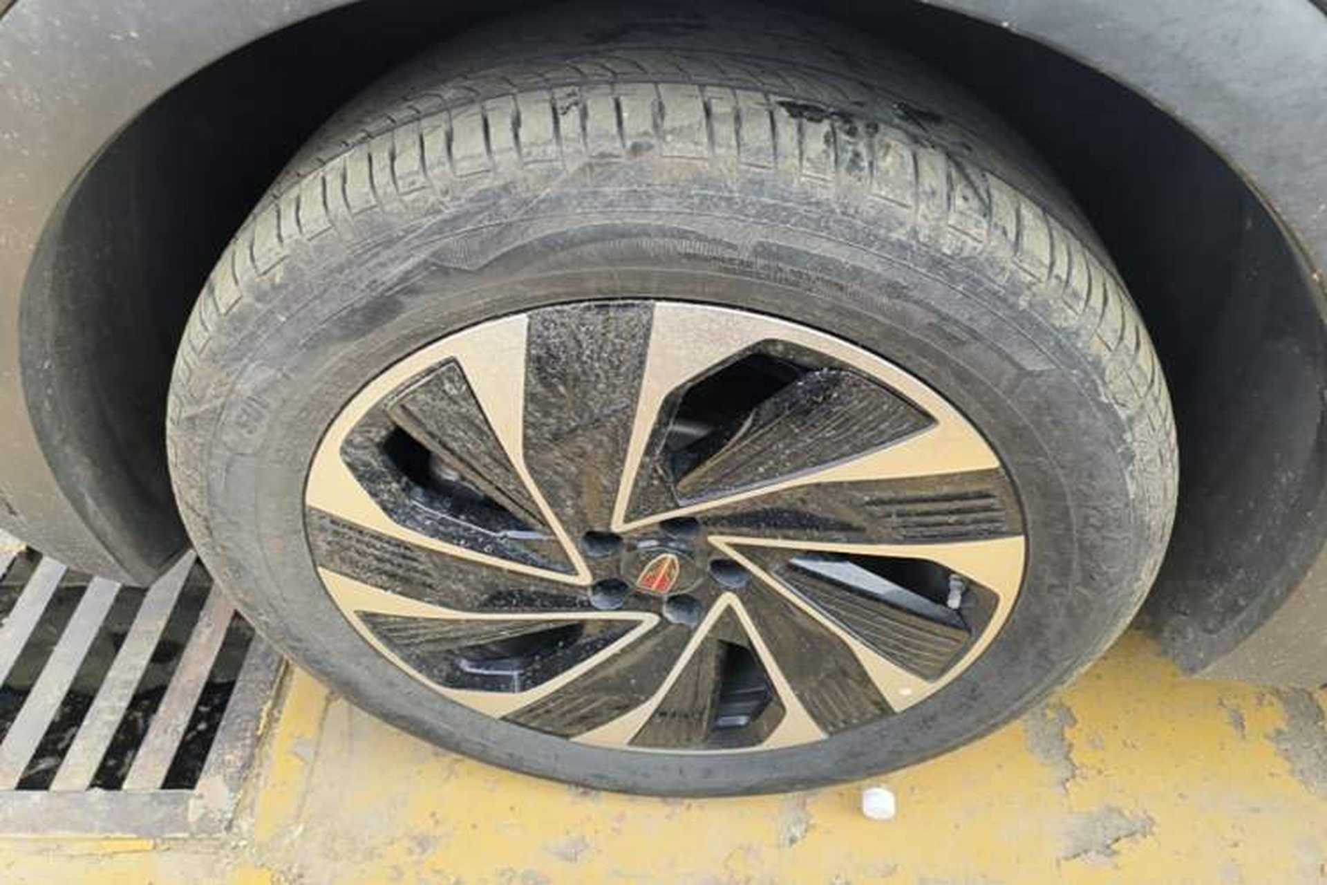 Used Hongqi HS7 PHEV 2024 2.0T PHEV Four-Wheel Drive Flagship Edition 6 Seats Left Front Wheel Hub