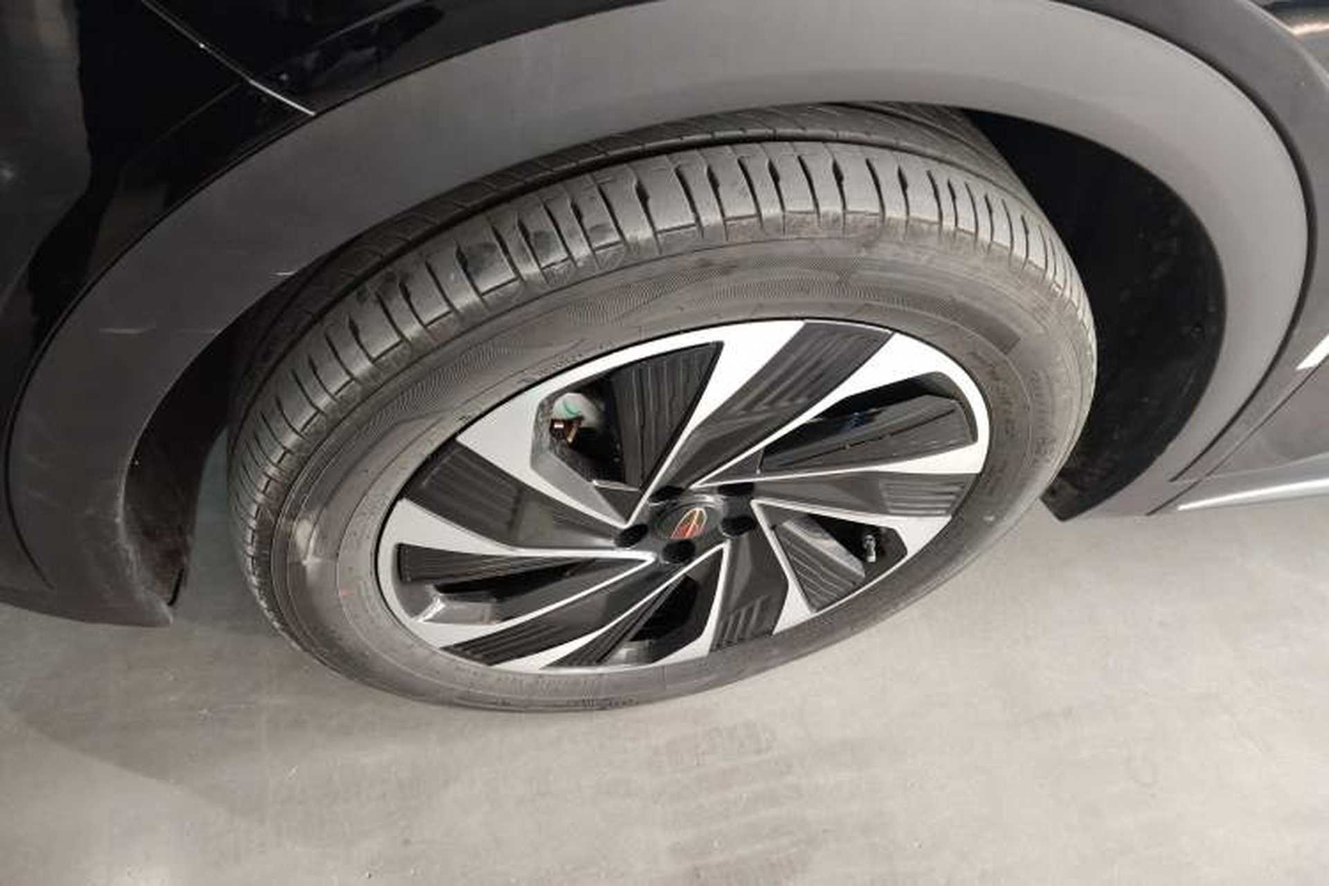 Used Hongqi HS7 PHEV 2024 2.0T PHEV Four-Wheel Drive Flagship Edition 7 Seats Left Front Wheel Hub