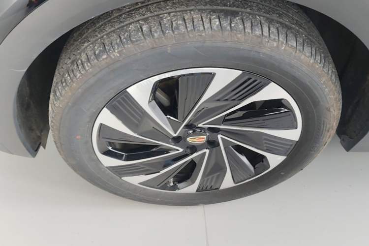 Used Hongqi HS7 PHEV 2024 2.0T PHEV Four-Wheel Drive Flagship Edition 6 Seats Left Front Wheel Hub