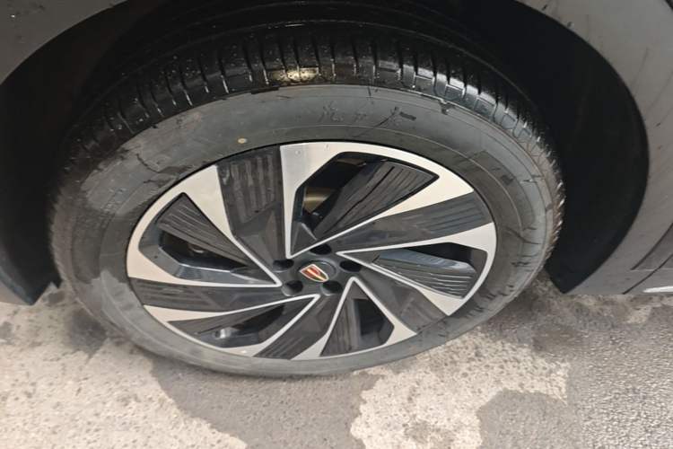 Used Hongqi HS7 PHEV 2024 2.0T PHEV Four-Wheel Drive Flagship Edition 7 Seats Left Front Wheel Hub