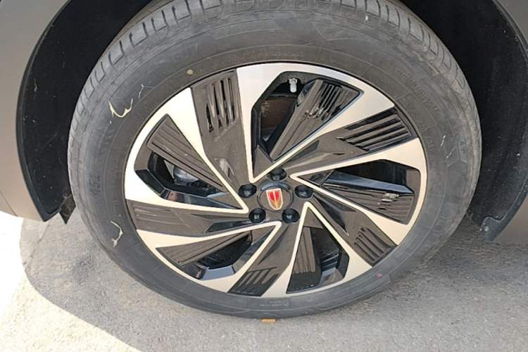 Used Hongqi HS7 PHEV 2024 2.0T PHEV Four-Wheel Drive Flagship Edition 7 Seats Left Front Wheel Hub