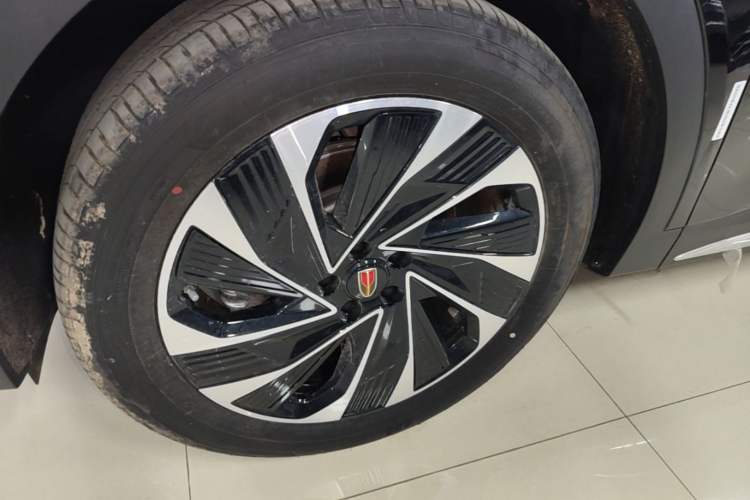 Used Hongqi HS7 PHEV 2024 2.0T PHEV Four-Wheel Drive Flagship Edition 6 Seats Left Front Wheel Hub