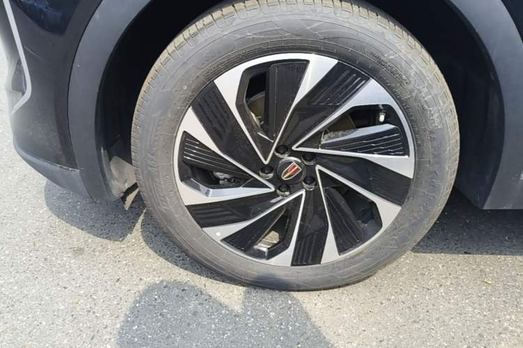 Used Hongqi HS7 PHEV 2024 2.0T PHEV Four-Wheel Drive Flagship Edition 6 Seats Left Front Wheel Hub