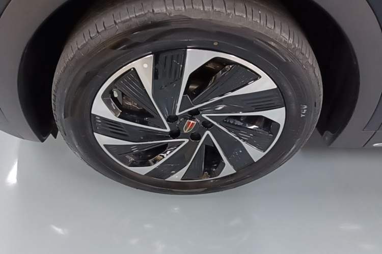 Used Hongqi HS7 PHEV 2024 2.0T PHEV Four-Wheel Drive Flagship Edition 6 Seats Left Front Wheel Hub