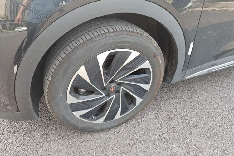Used Hongqi HS7 PHEV 2024 2.0T PHEV Four-Wheel Drive Flagship Edition 7 Seats Left Front Wheel Hub