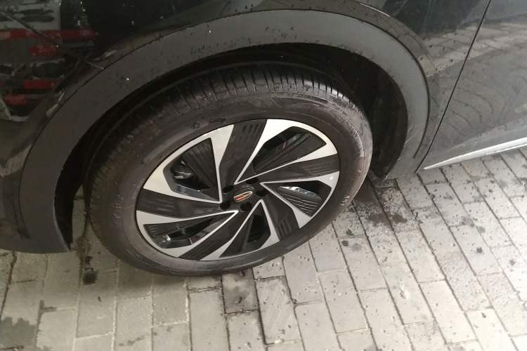 Used Hongqi HS7 PHEV 2024 2.0T PHEV Four-Wheel Drive Flagship Edition 6 Seats Left Front Wheel Hub