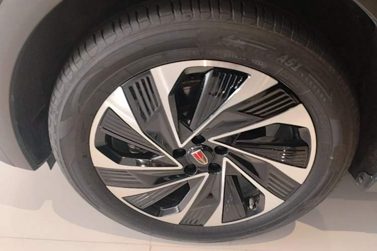 Used Hongqi HS7 PHEV 2024 2.0T PHEV Four-Wheel Drive Flagship Edition 6 Seats Left Front Wheel Hub