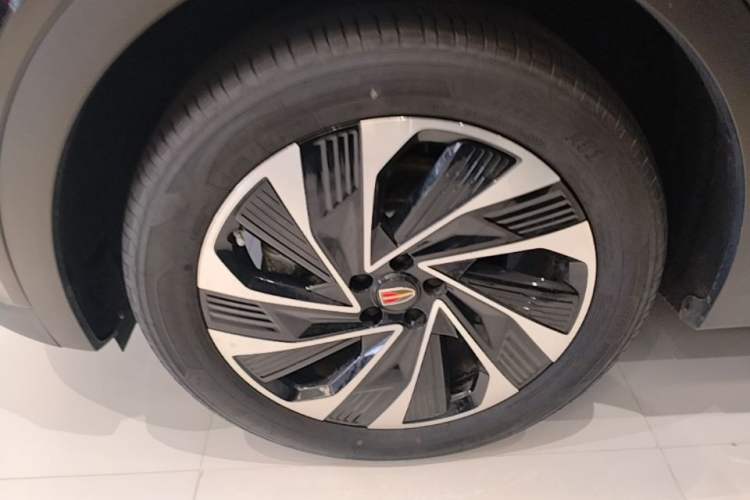Used Hongqi HS7 PHEV 2024 2.0T PHEV Four-Wheel Drive Flagship Edition 7 Seats Left Front Wheel Hub