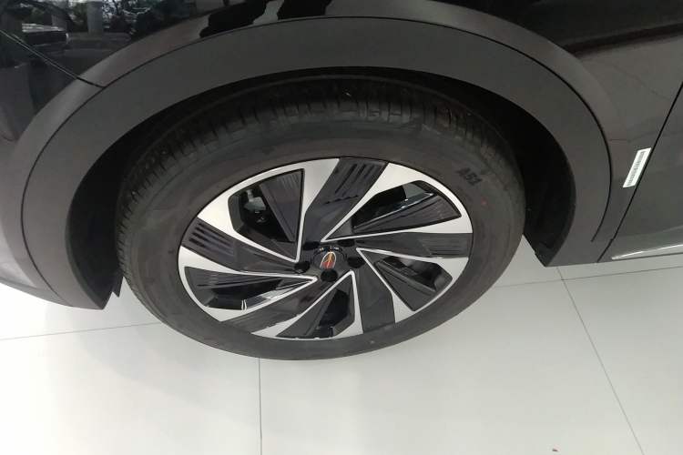 Used Hongqi HS7 PHEV 2024 2.0T PHEV Four-Wheel Drive Flagship Edition 7 Seats Left Front Wheel Hub