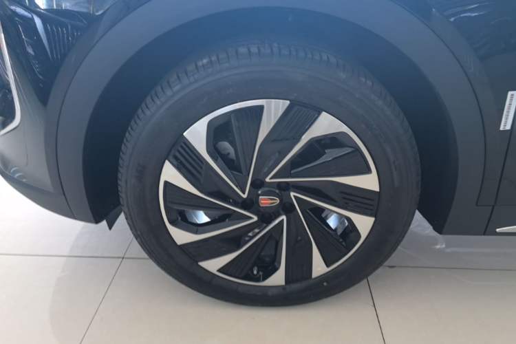 Used Hongqi HS7 PHEV 2024 2.0T PHEV Four-Wheel Drive Flagship Edition 6 Seats Left Front Wheel Hub