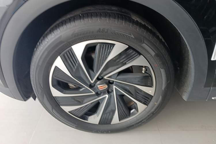 Used Hongqi HS7 PHEV 2024 2.0T PHEV Four-Wheel Drive Flagship Edition 6 Seats Left Front Wheel Hub