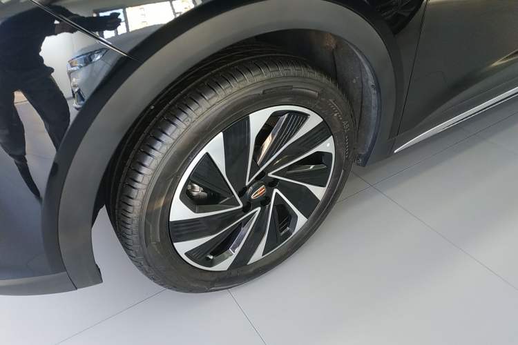 Used Hongqi HS7 PHEV 2024 2.0T PHEV Four-Wheel Drive Flagship Edition 6 Seats Left Front Wheel Hub