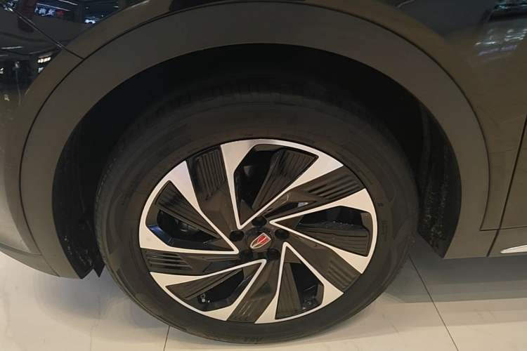 Used Hongqi HS7 PHEV 2024 2.0T PHEV Four-Wheel Drive Flagship Edition 6 Seats Left Front Wheel Hub