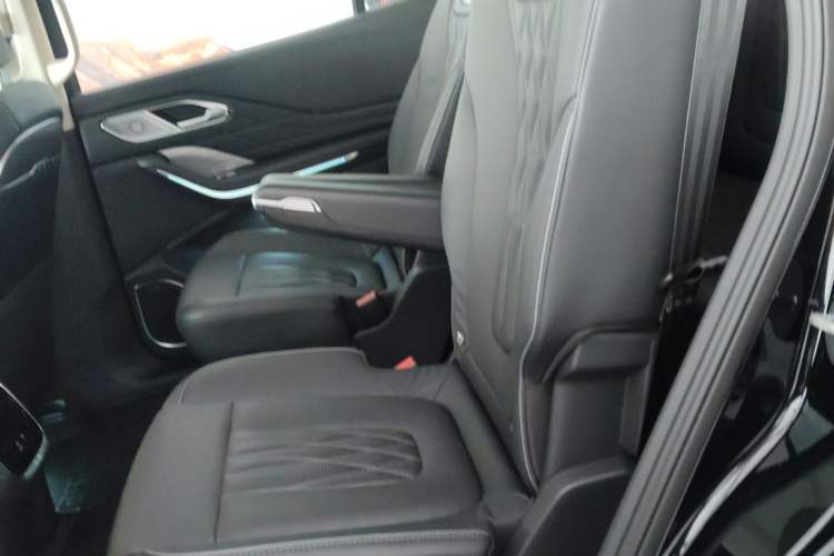 Used Hongqi HS7 PHEV 2024 2.0T PHEV Four-Wheel Drive Flagship Edition 6 Seats Left Rear Seat