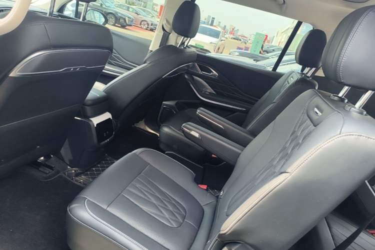 Used Hongqi HS7 PHEV 2024 2.0T PHEV Four-Wheel Drive Flagship Edition 6 Seats Left Rear Seat