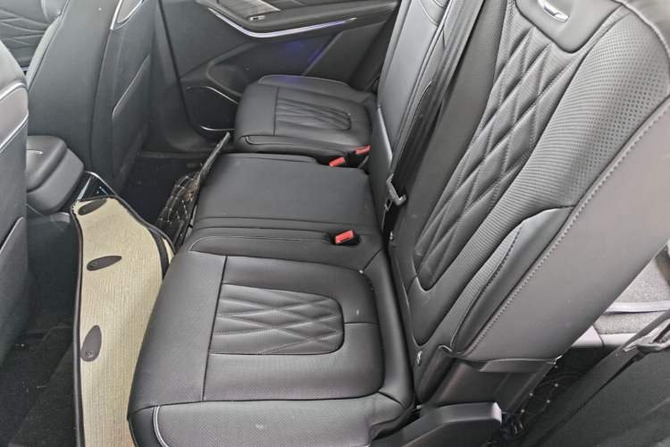 Used Hongqi HS7 PHEV 2024 2.0T PHEV Four-Wheel Drive Flagship Edition 7 Seats Left Rear Seat