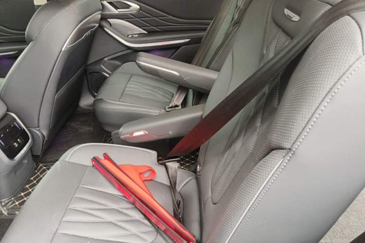 Used Hongqi HS7 PHEV 2024 2.0T PHEV Four-Wheel Drive Flagship Edition 6 Seats Left Rear Seat