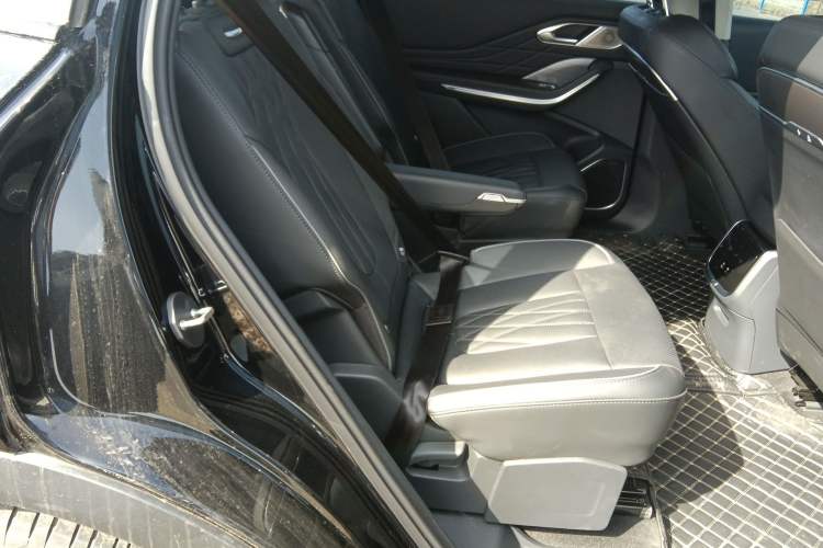 Used Hongqi HS7 PHEV 2024 2.0T PHEV Four-Wheel Drive Flagship Edition 6 Seats Left Rear Seat